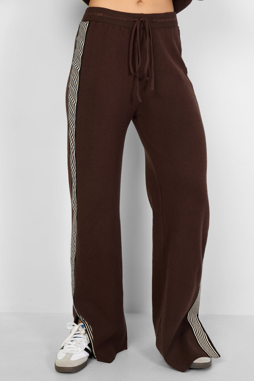 Knitted trousers with stripes