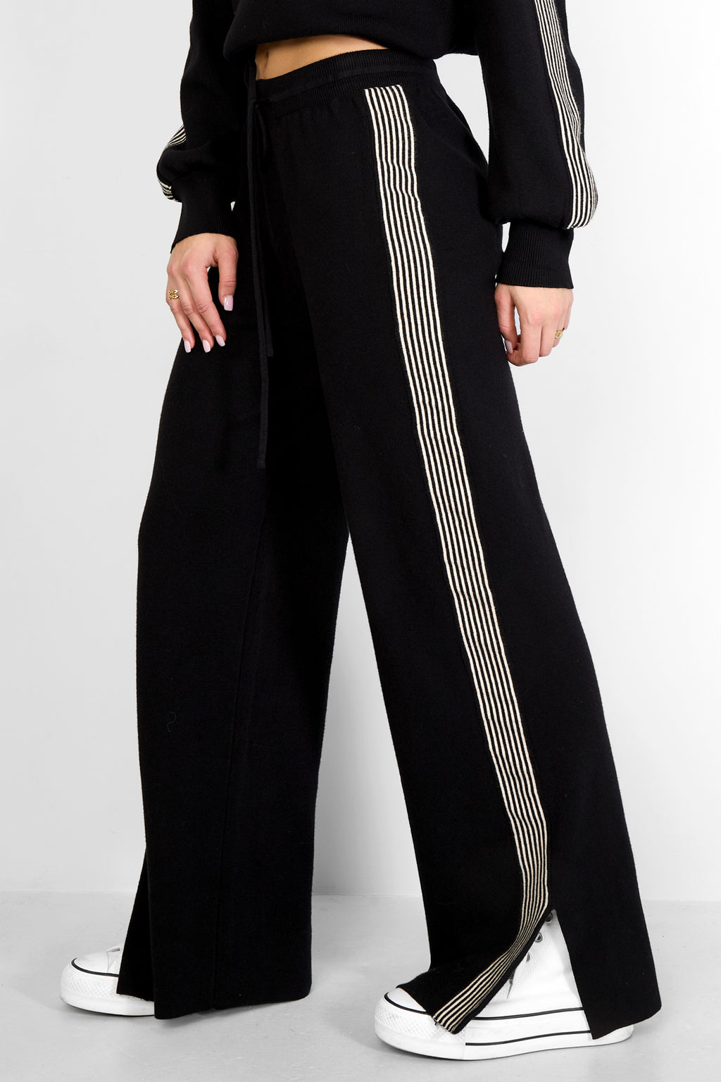 Knitted trousers with stripes