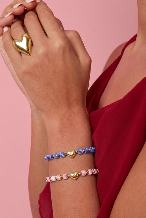 Beaded bracelet with heart-shaped centerpiece